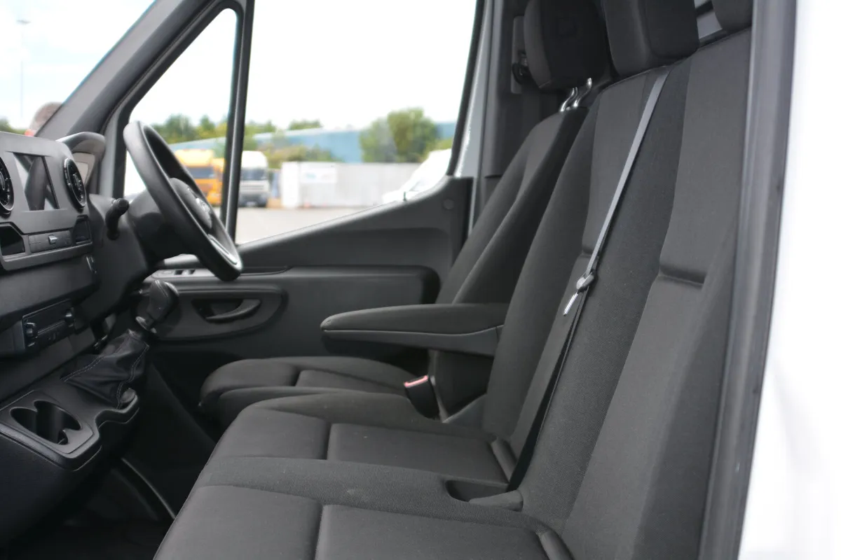 Mercedes-Benz Sprinter 317 LWB Van 170BHP - Image 4