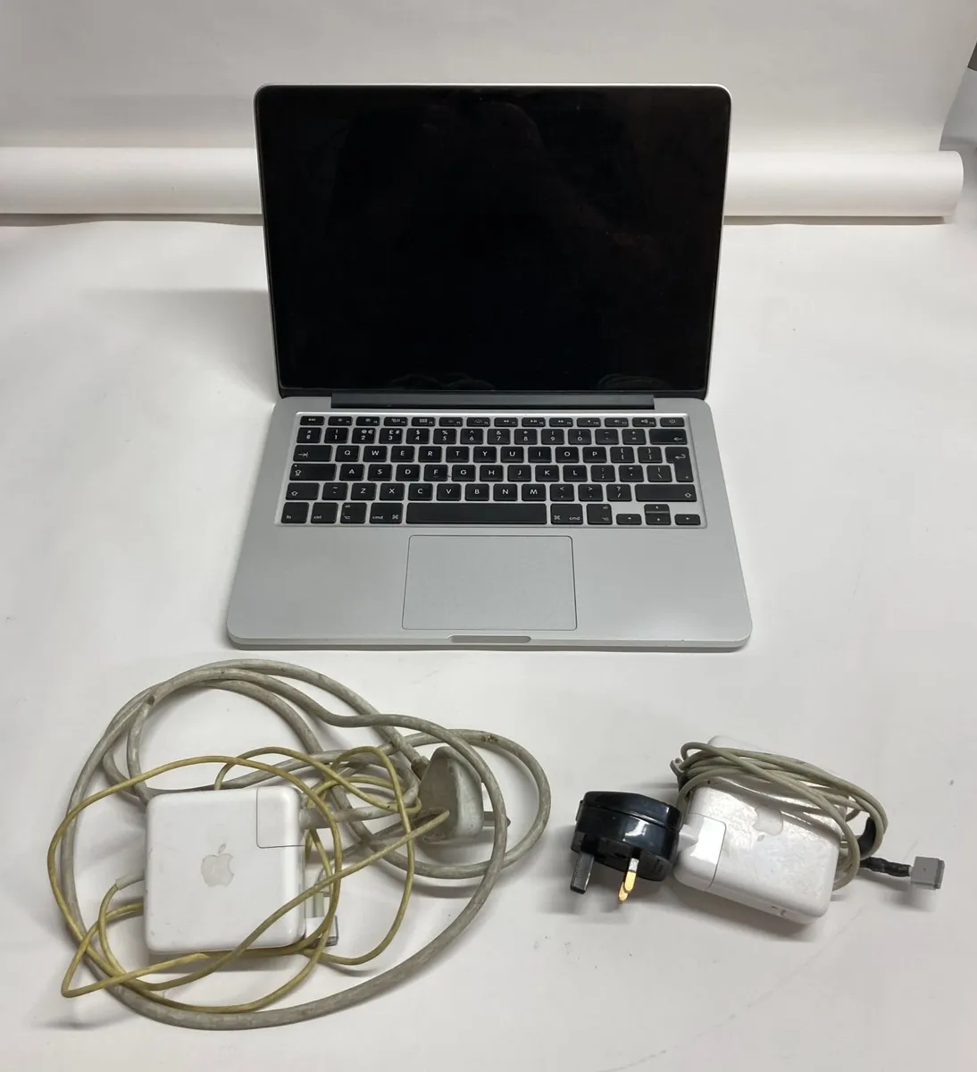 13" Retina MacBook - not working - 2x adapters - Image 1