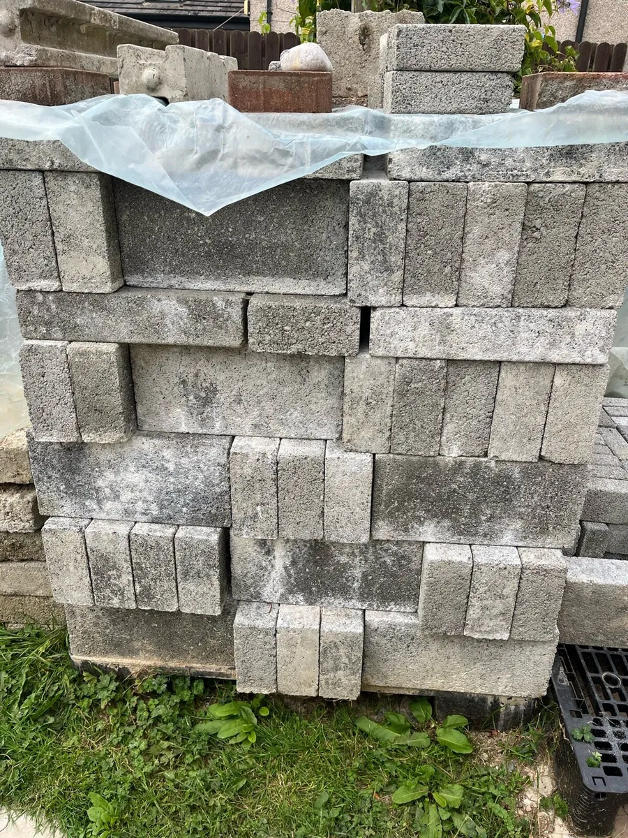 Block and bricks - Image 3