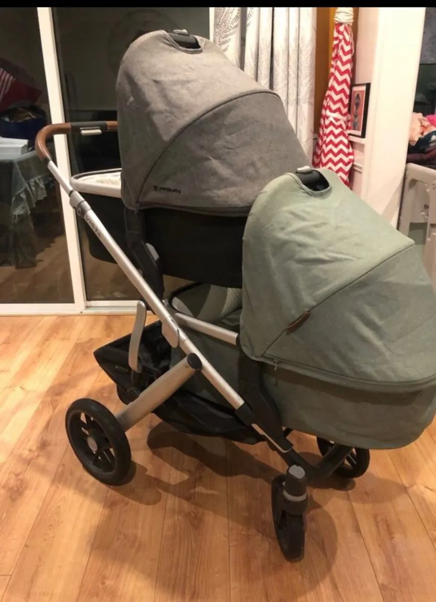 Uppababy baby vista V2 twin bassinet travel system - Image 2