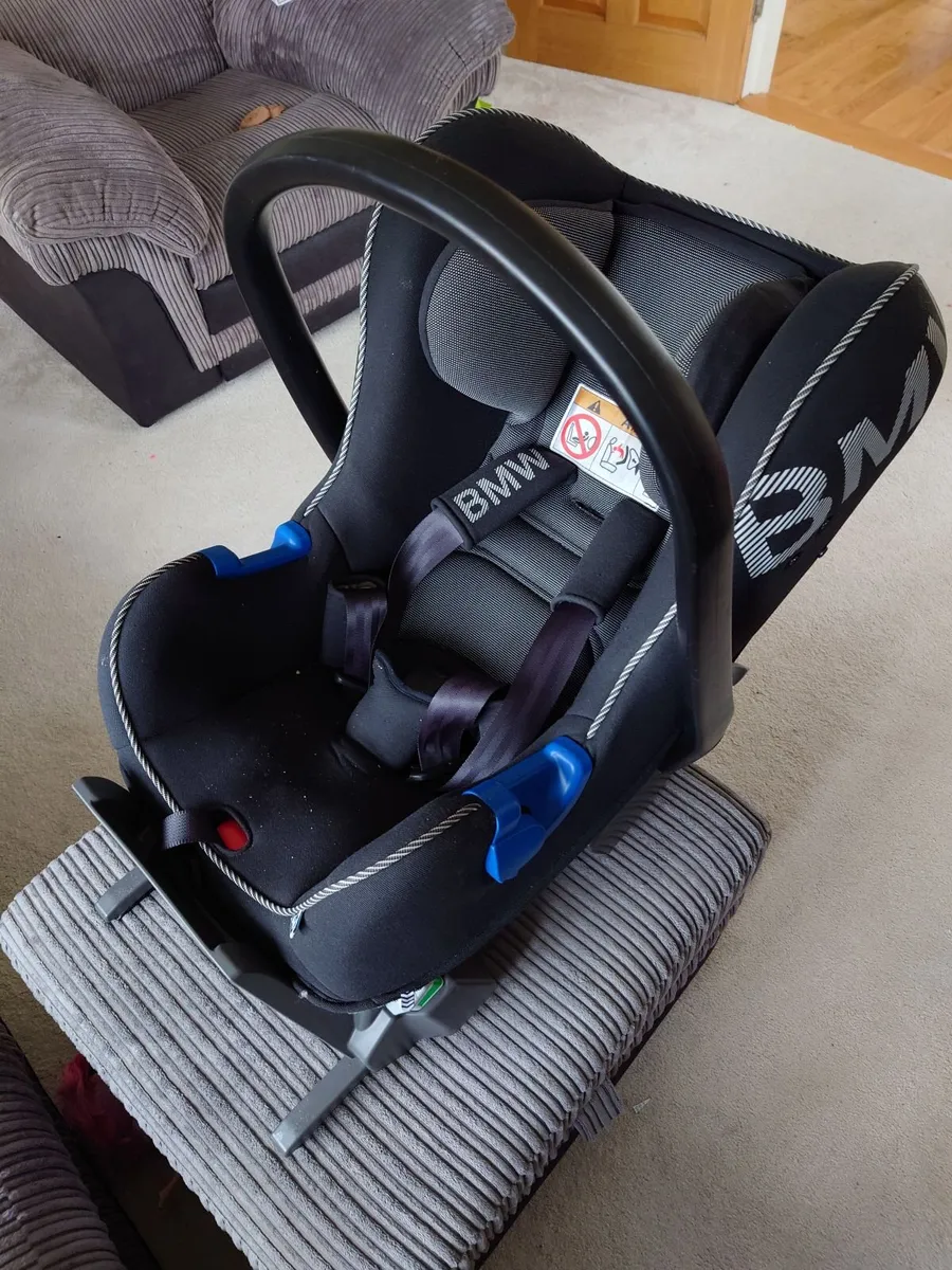 Infant Car Seat with Isofix Base - Image 1