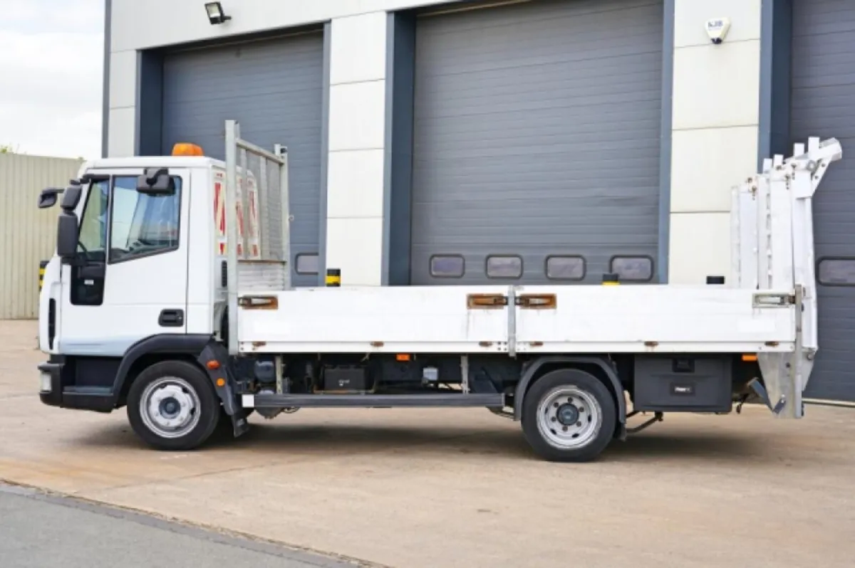 2010 IVECO ML100E-180 DROPSIDE WITH  FLIPTOE RAMPS - Image 4