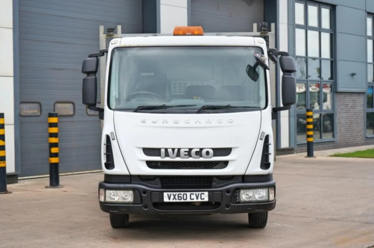 2010 IVECO ML100E-180 DROPSIDE WITH  FLIPTOE RAMPS - Image 2