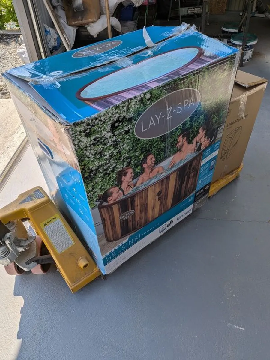 Inflatable Hot Tub - Only used once - Image 3