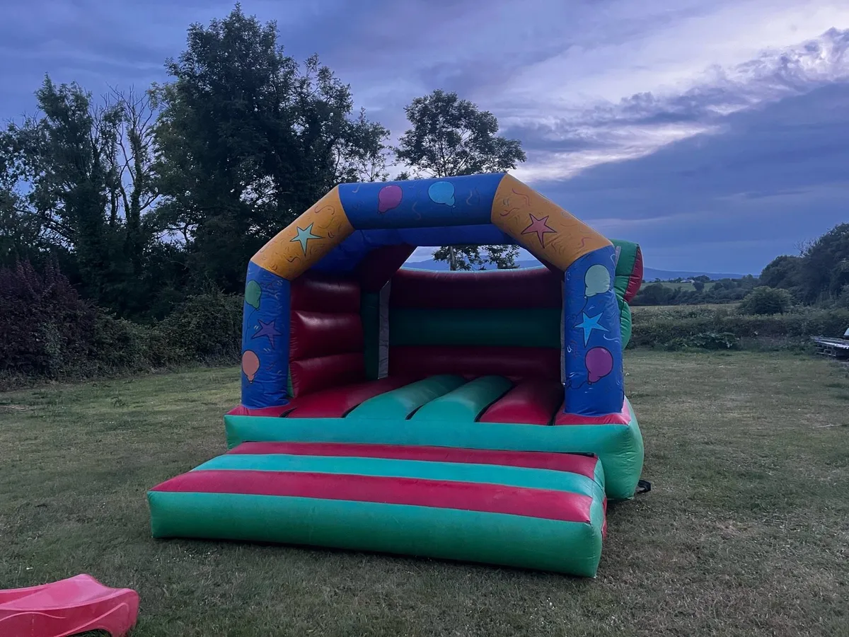 Bouncy castle - Image 3
