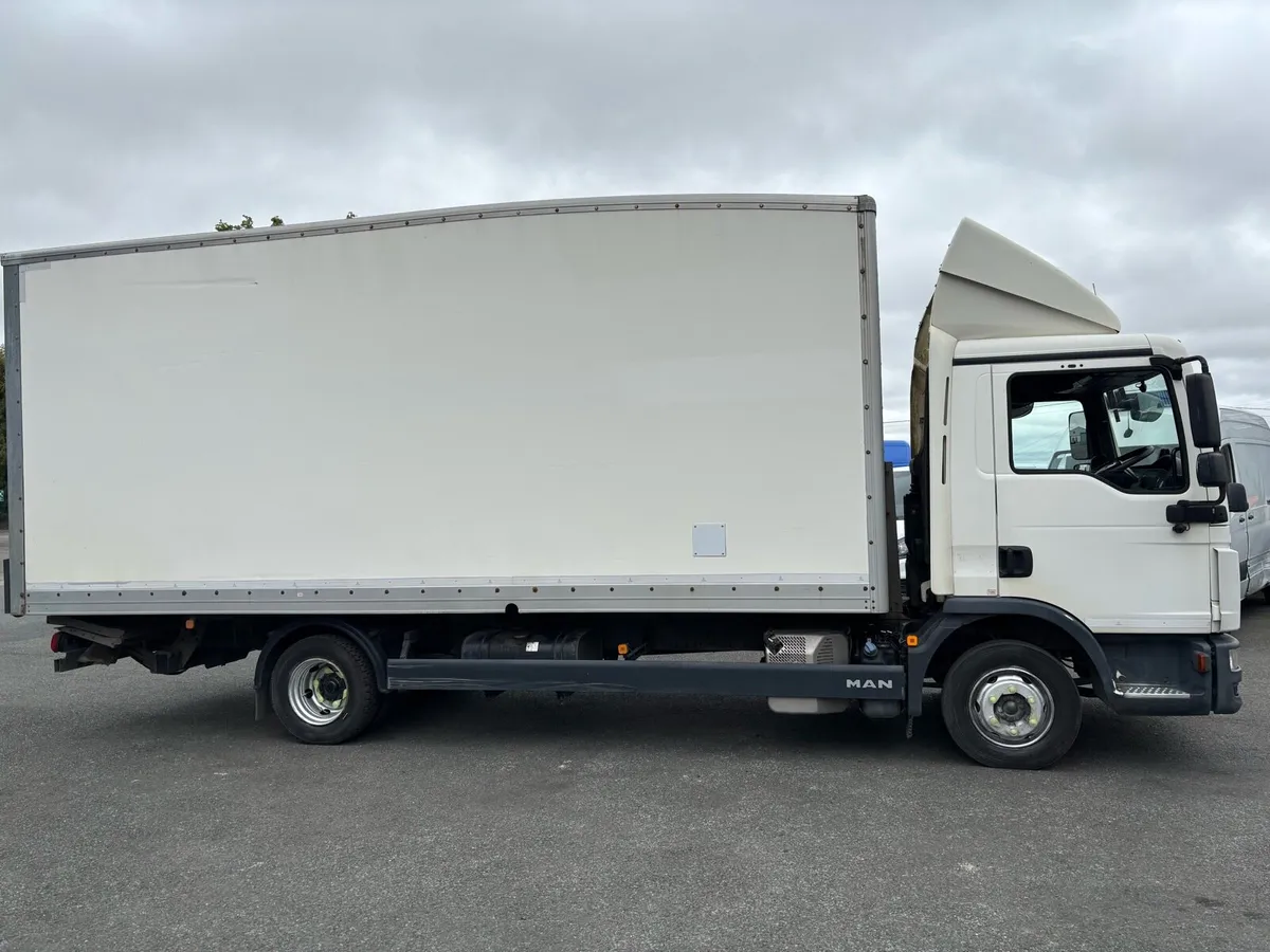 MAN TGL 8-160 20ft box 2019 - Image 2