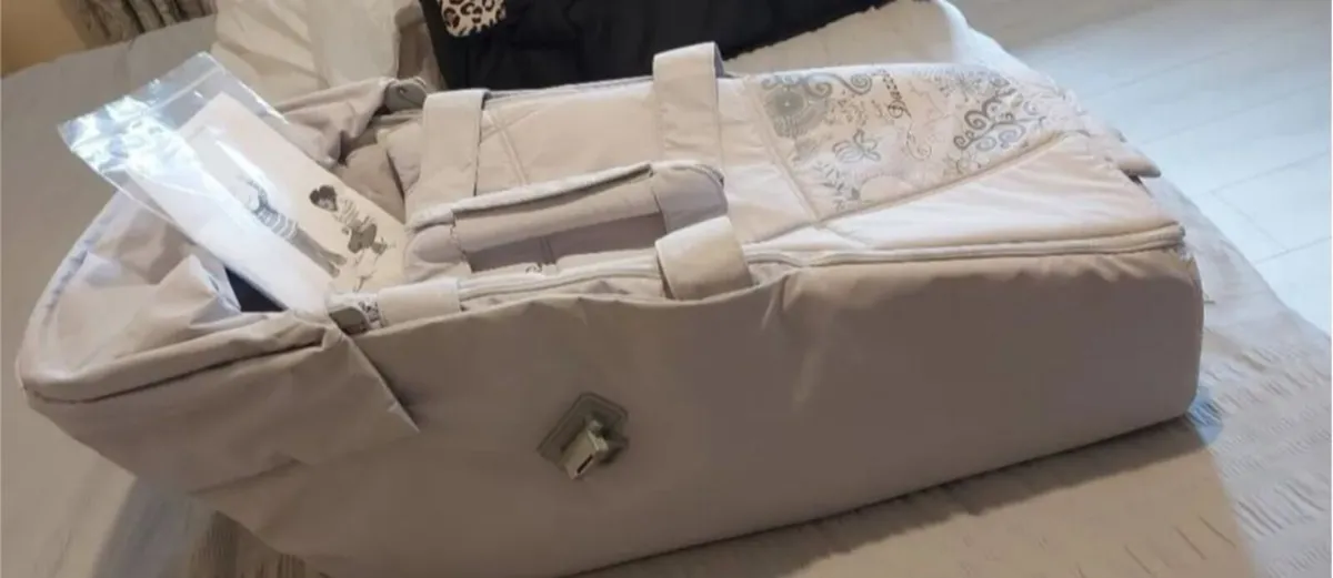 Carrycot - Image 2
