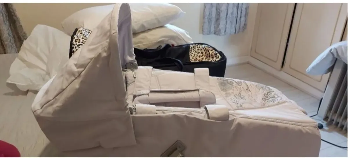 Carrycot - Image 3