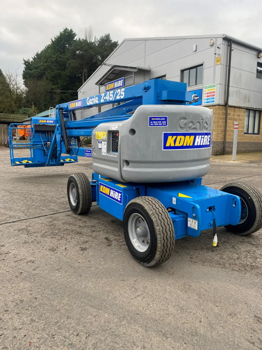2006 GENIE Z45/25J DC ELECTRIC BOOM LIFT - Image 3