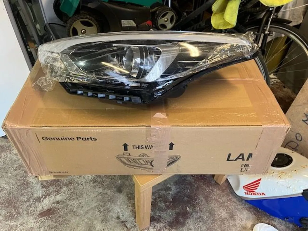 2017 Hyundai I20 Headlights Brand new set!
