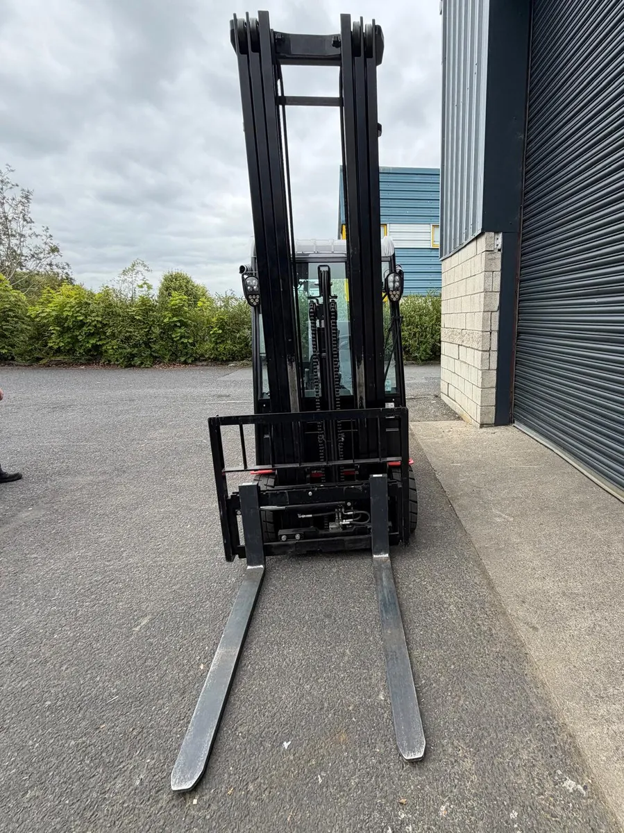 Toyota 1.8 Ton Electric Forklift - Image 3