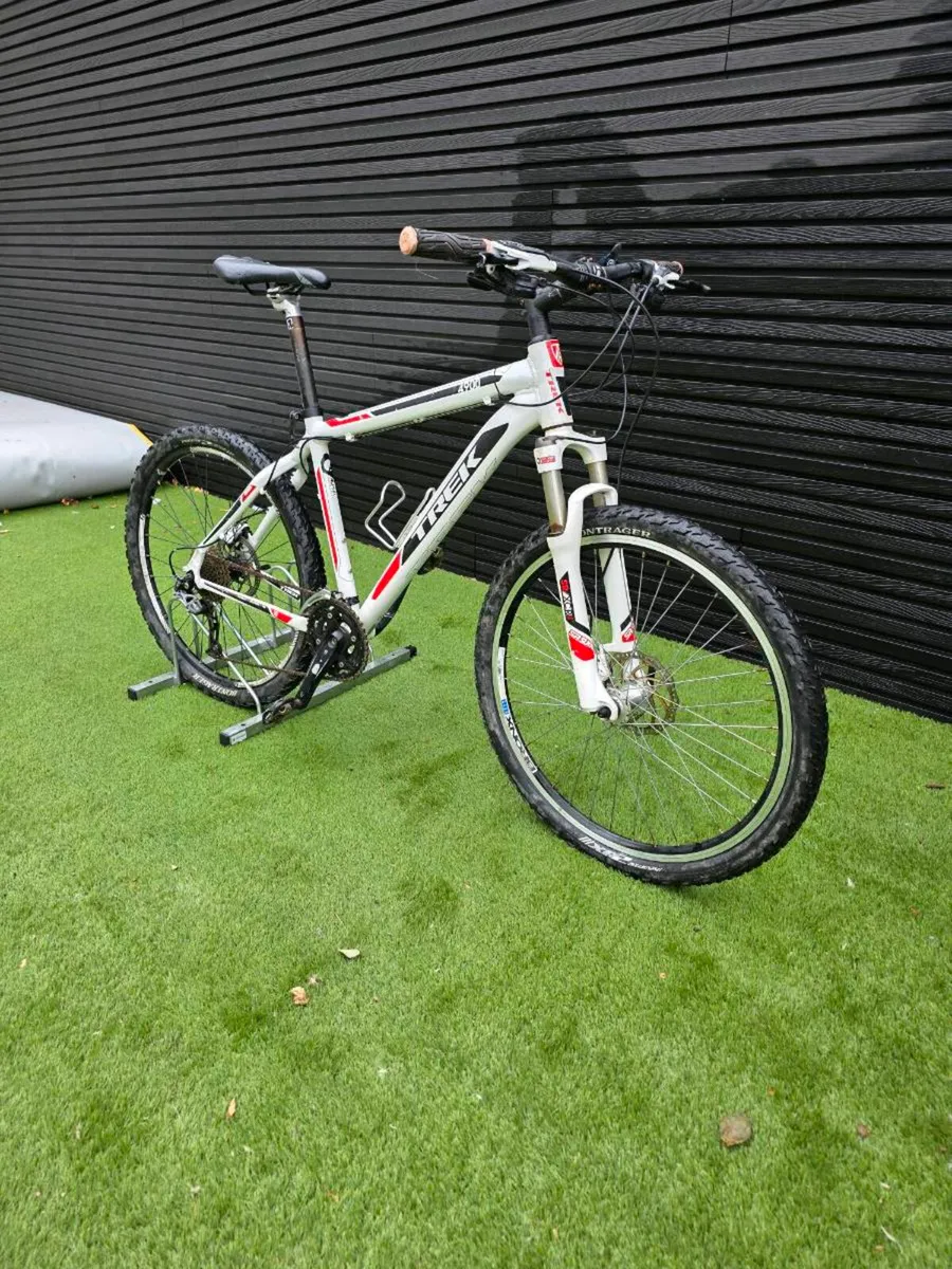 Trek 4900 Adult Mountain Bike - Image 2