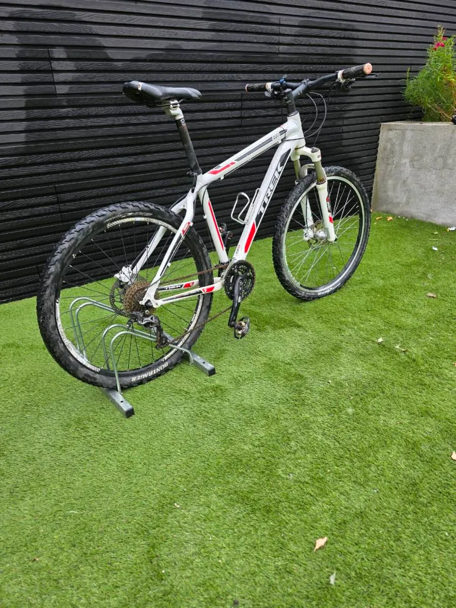 Trek 4900 Adult Mountain Bike - Image 3