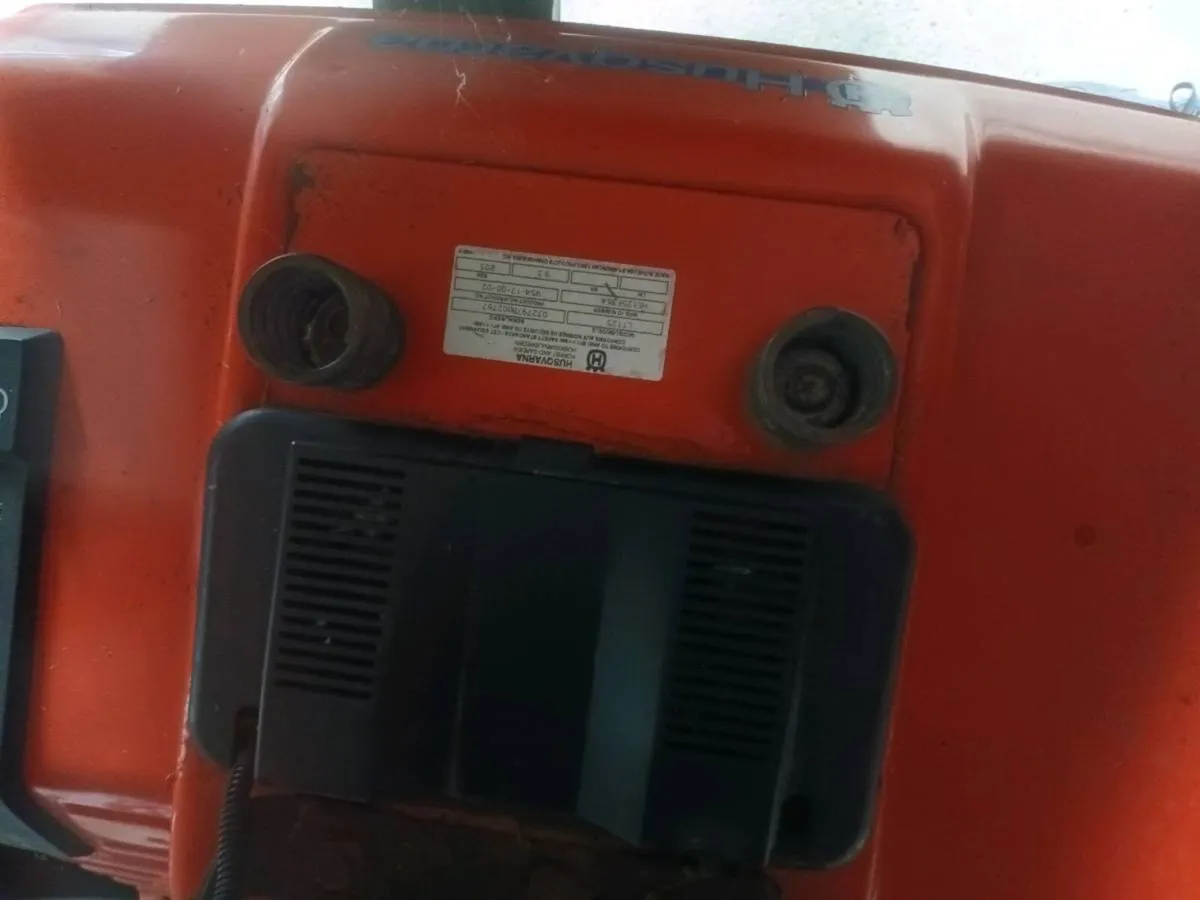 Husqvarna lt 125 mower - Image 2