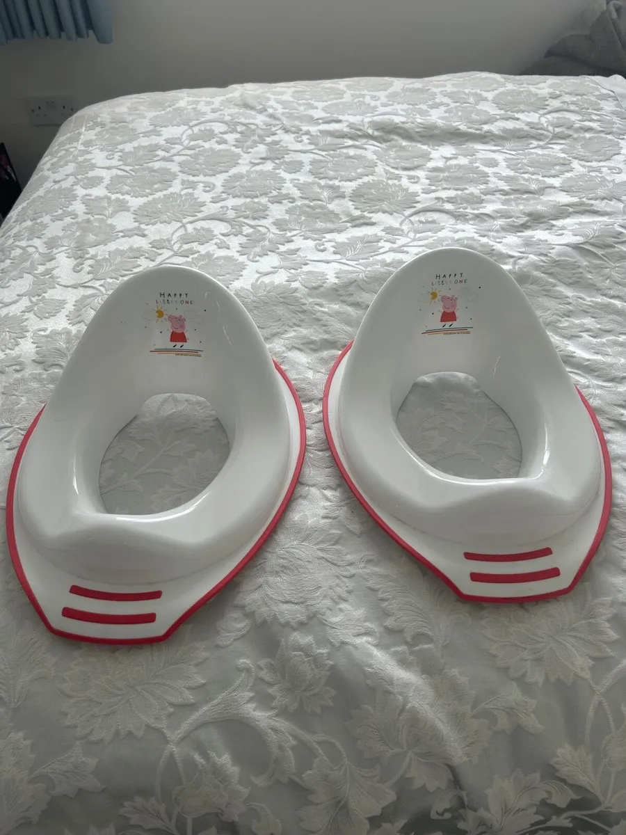 Peppa toilet seats and a toilet for young children - Image 2