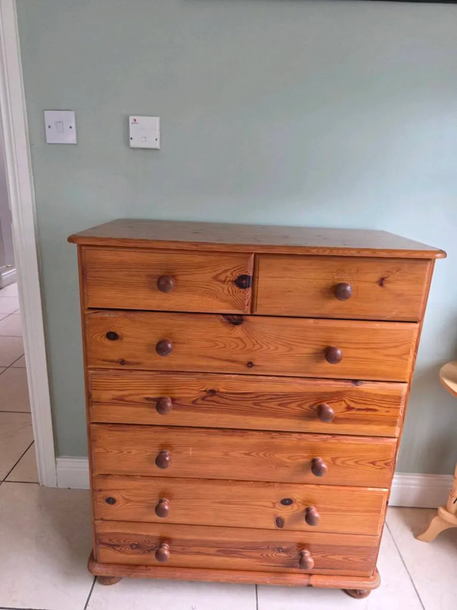 Pine Chest of drawers - Image 1