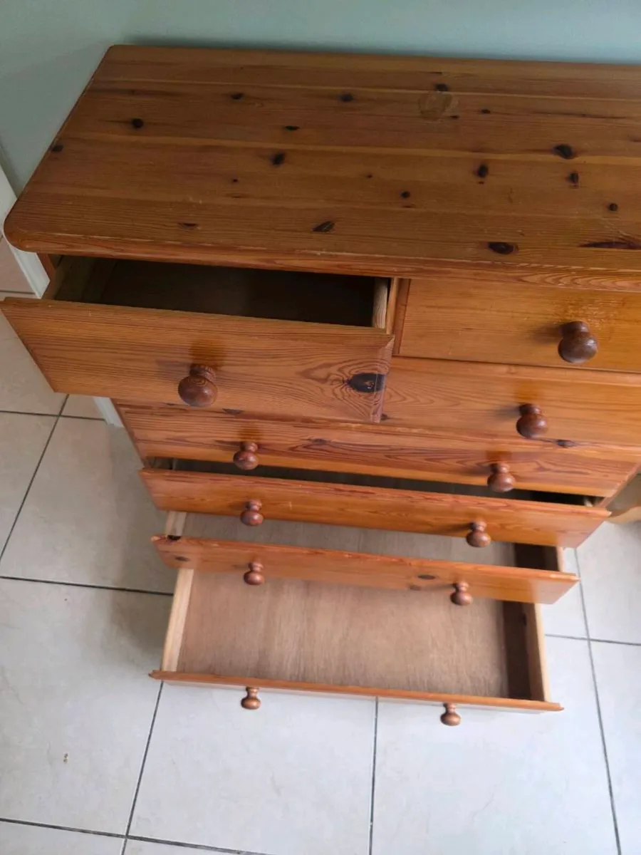 Pine Chest of drawers - Image 4