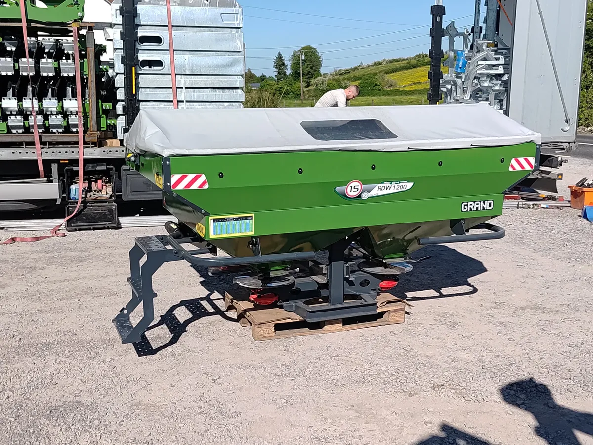 Fertiliser spreader Tolmet - Image 2