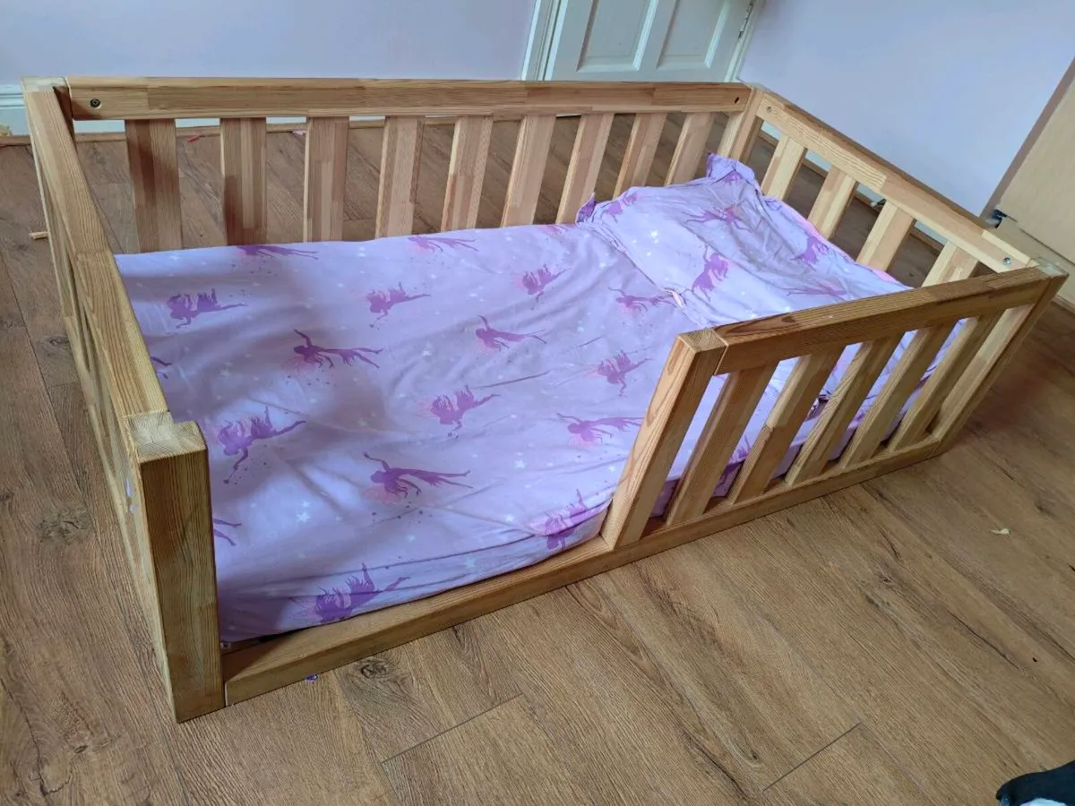Walk-in bed and mattress - Image 2