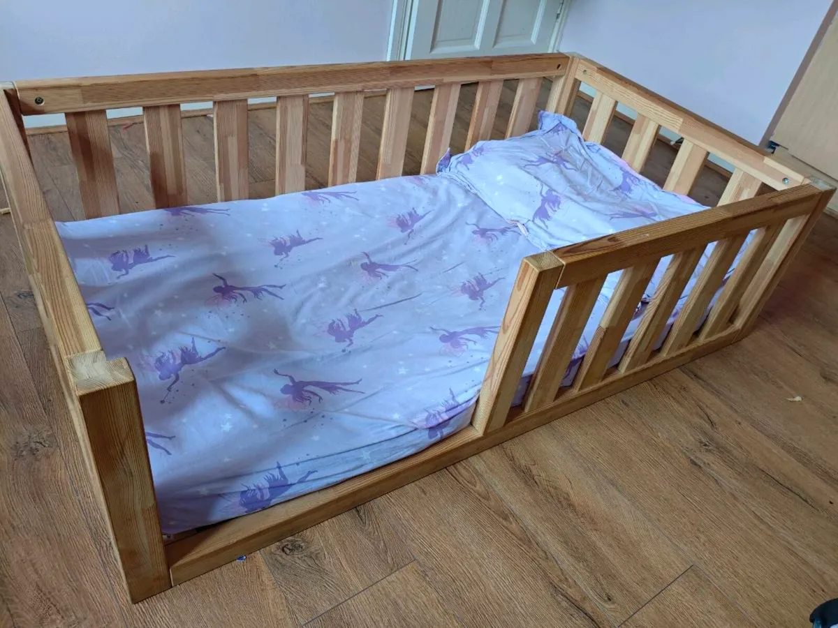Walk-in bed and mattress - Image 3