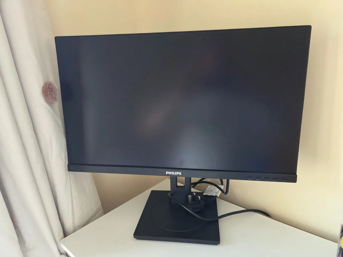 Philips 243S1 24" IPS USB-C Monitor – Height Adjus - Image 2
