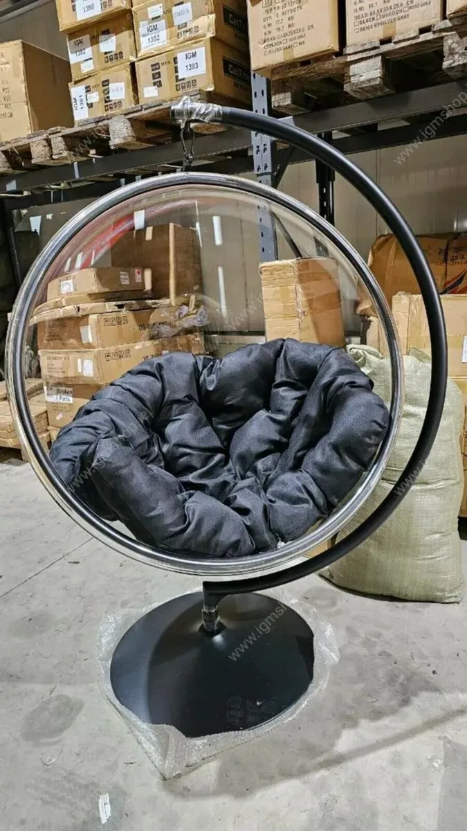 Acrylic round chair new with cushion - Image 4
