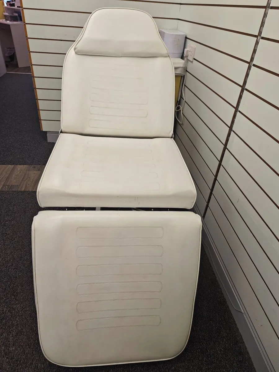 Treatment/massage bed - Image 2