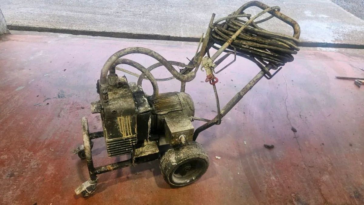 Wagner Paint Sprayer 240v - Image 3