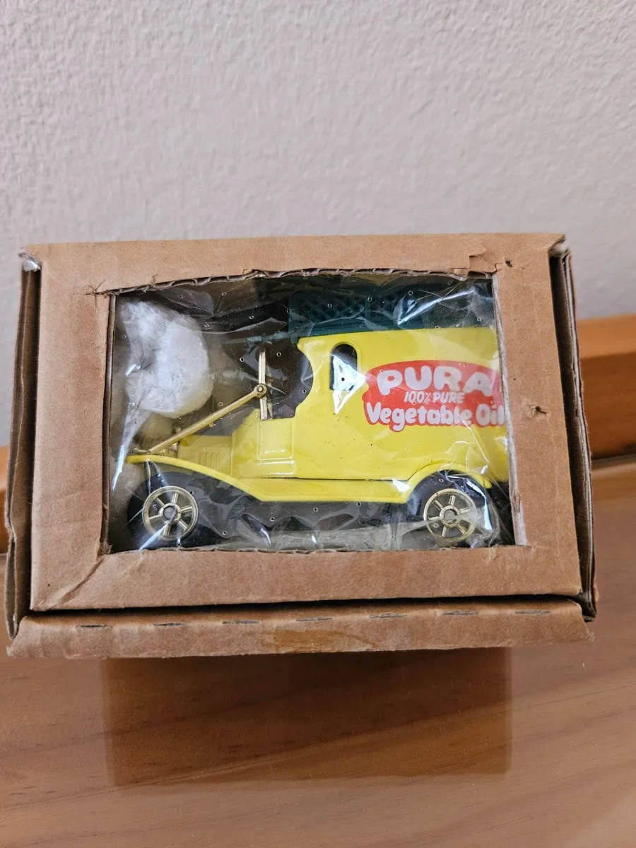 Corgi Lledo Van