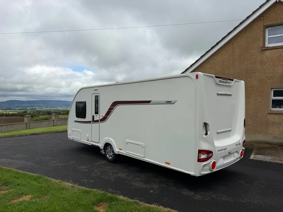 2017 Swift challenger 580 - Image 3