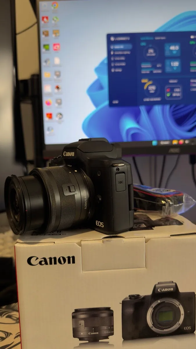 Cannon EOS M50 Mark II + 15-45mm lense kit - Image 3