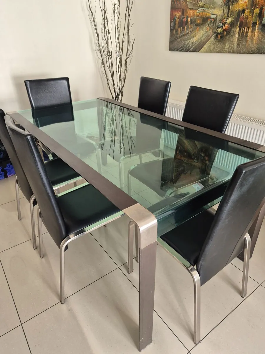 Dining table and 6 chairs - Image 4