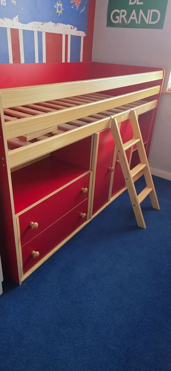 Bed - Image 1