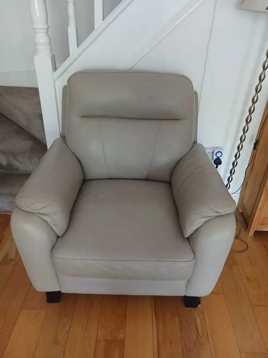 Arlo 2-Seater Genuine Leather Sofa and 2 Matching Armchairs Very Good Condition  Light Grey - Image 2