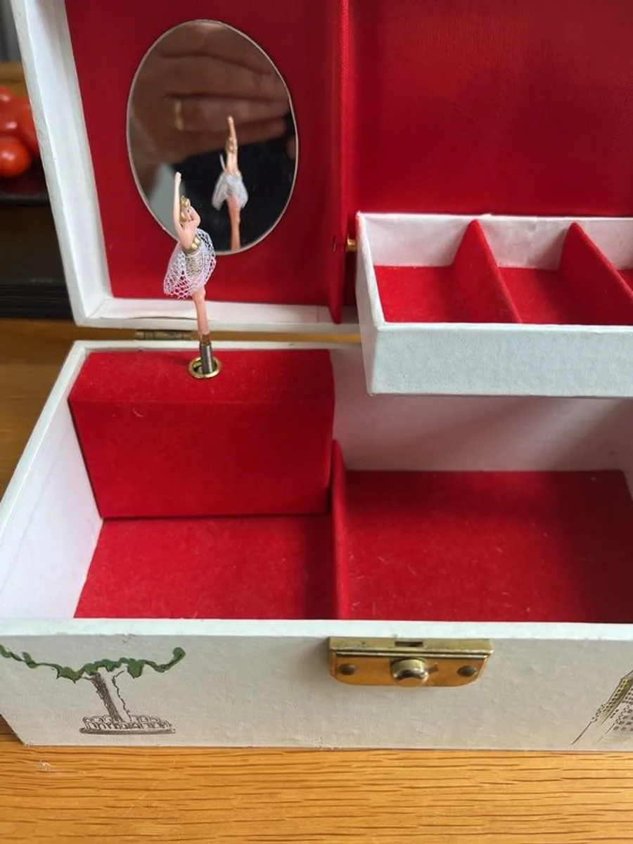 Vintage Jewellery  Music  Box - Image 2