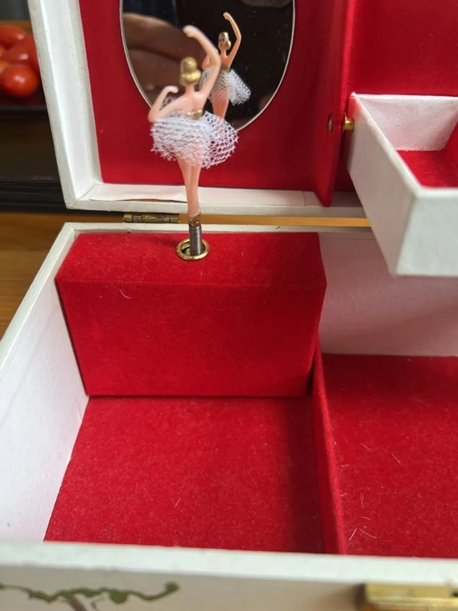 Vintage Jewellery  Music  Box - Image 3