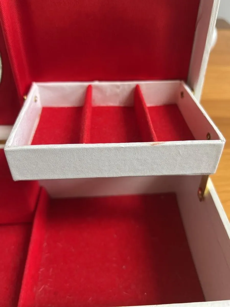 Vintage Jewellery  Music  Box - Image 4