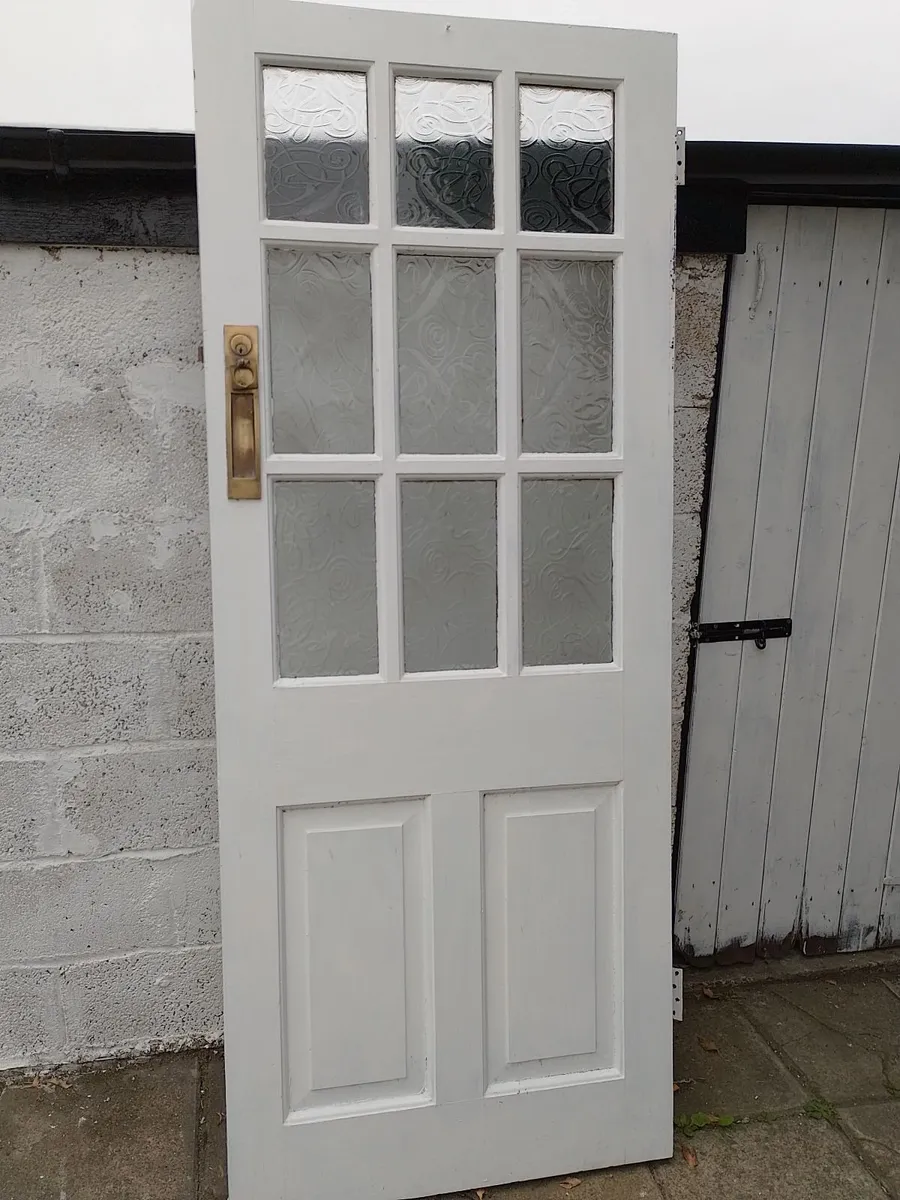 SOLID WOODEN HALL DOOR & FITTINGS. NO ROT. - Image 2