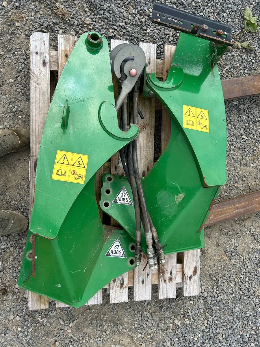 New John Deere Loader brackets and quick coupler - Image 4