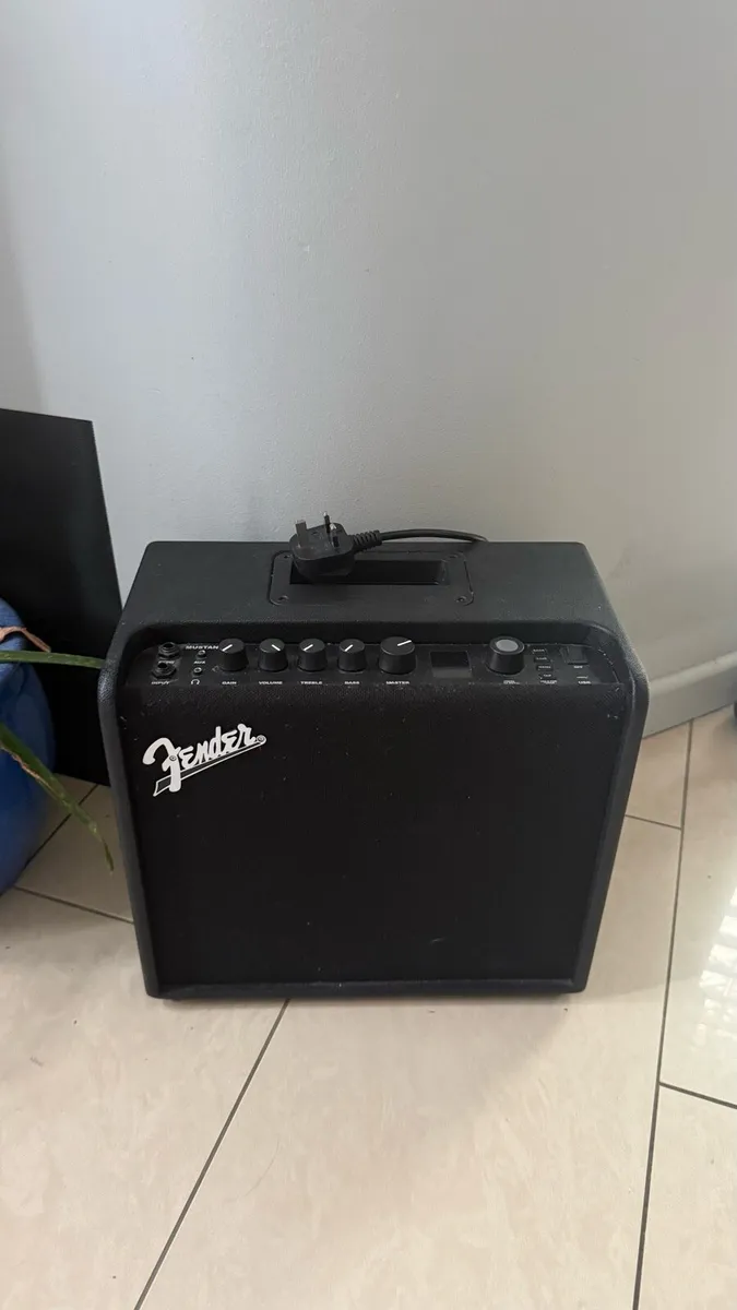 Fender mustang lt25 - Image 1