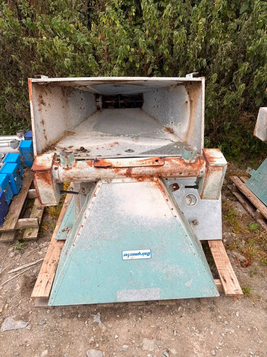 Dairymaster electric feeders - Image 1