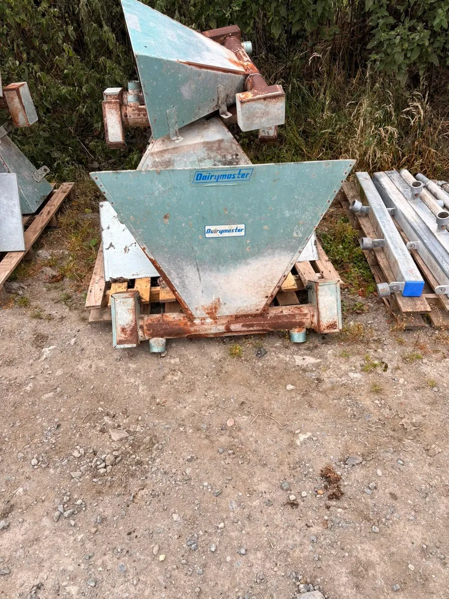 Dairymaster electric feeders - Image 3