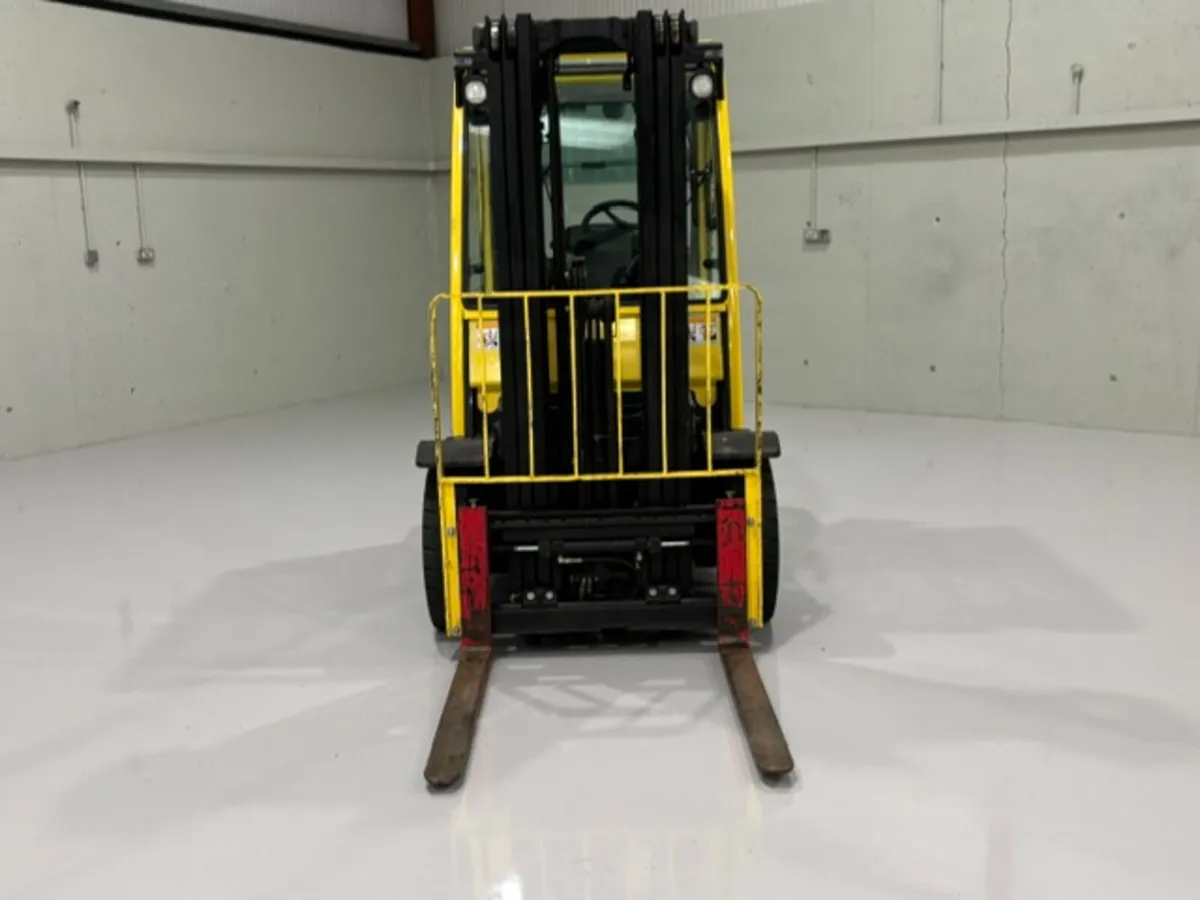 2009 HYSTER 2.5 TON FORK-LIFT - Image 2