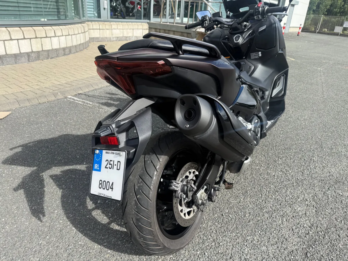 2025 Yamaha TMAX 560 Tech Max - Image 4