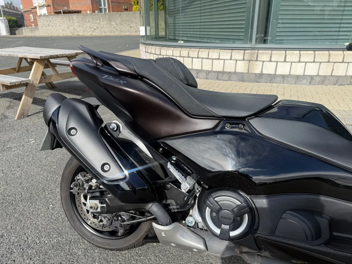 2025 Yamaha TMAX 560 Tech Max - Image 3