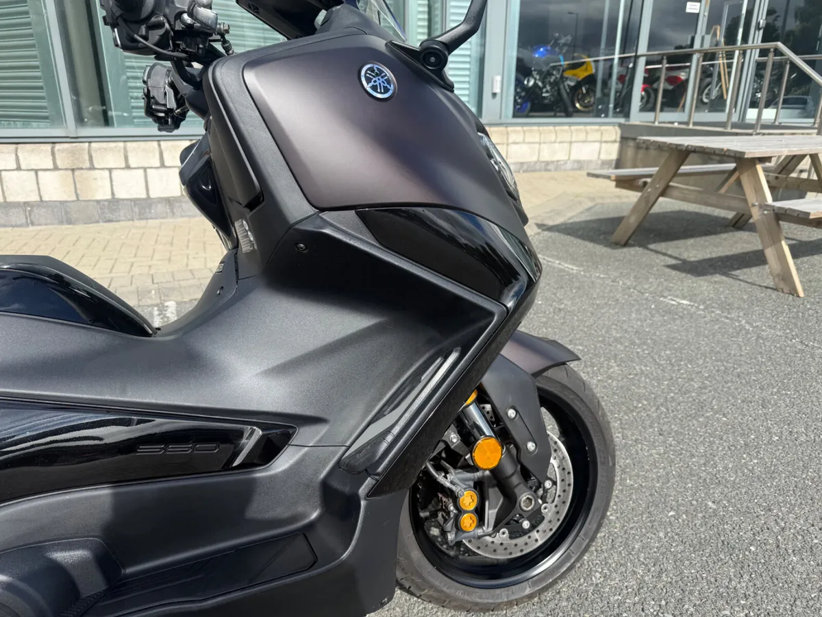2025 Yamaha TMAX 560 Tech Max - Image 2