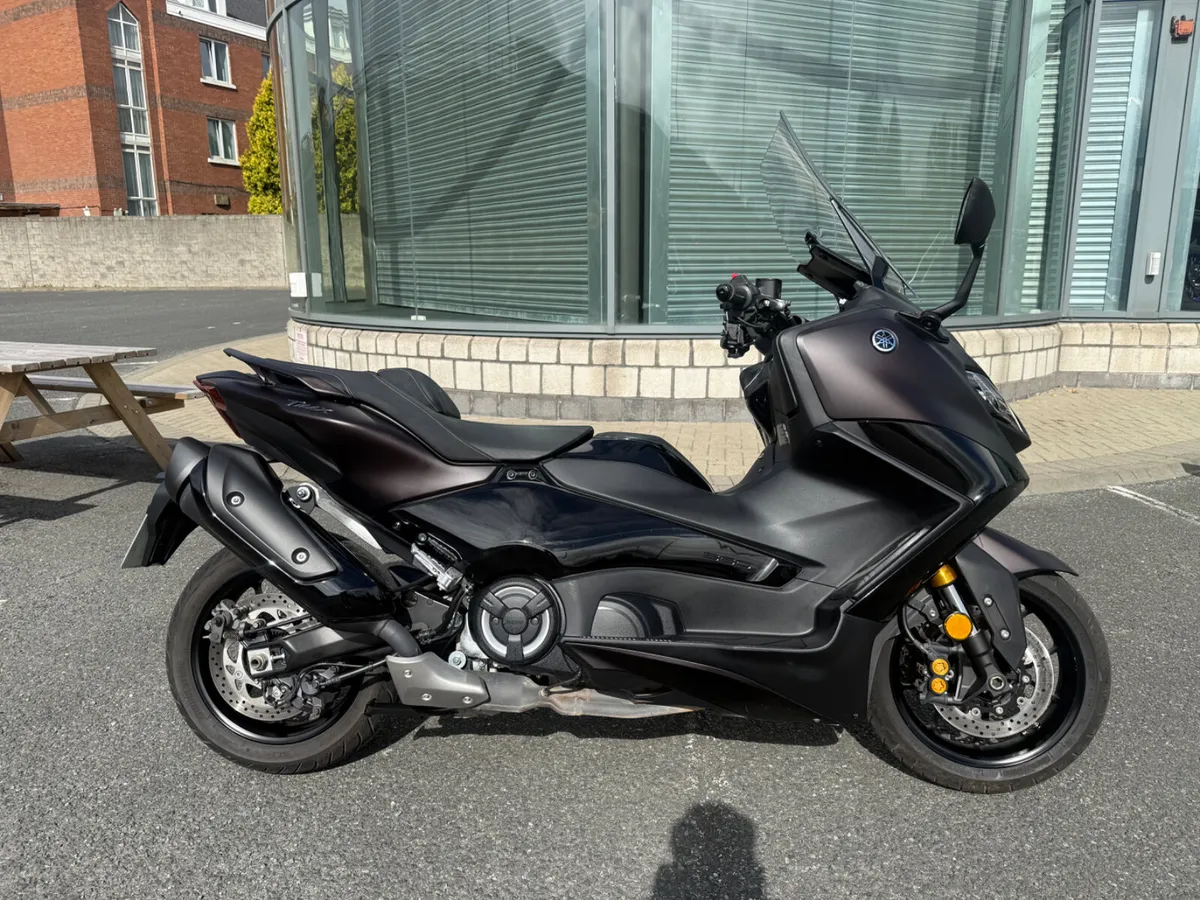 2025 Yamaha TMAX 560 Tech Max - Image 1