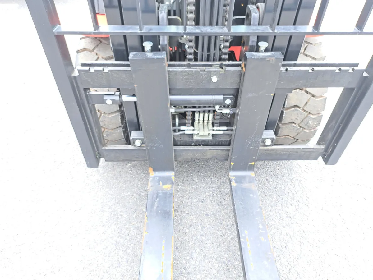 New Manitou MI30D forklift - Image 4