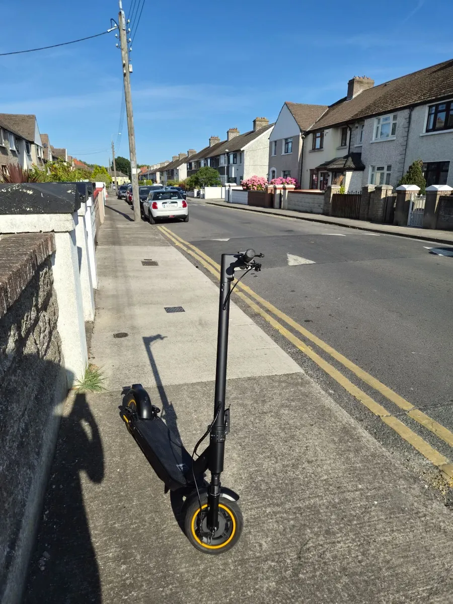 Electric Scooter – Excellent Condition – Cruise C. - Image 3