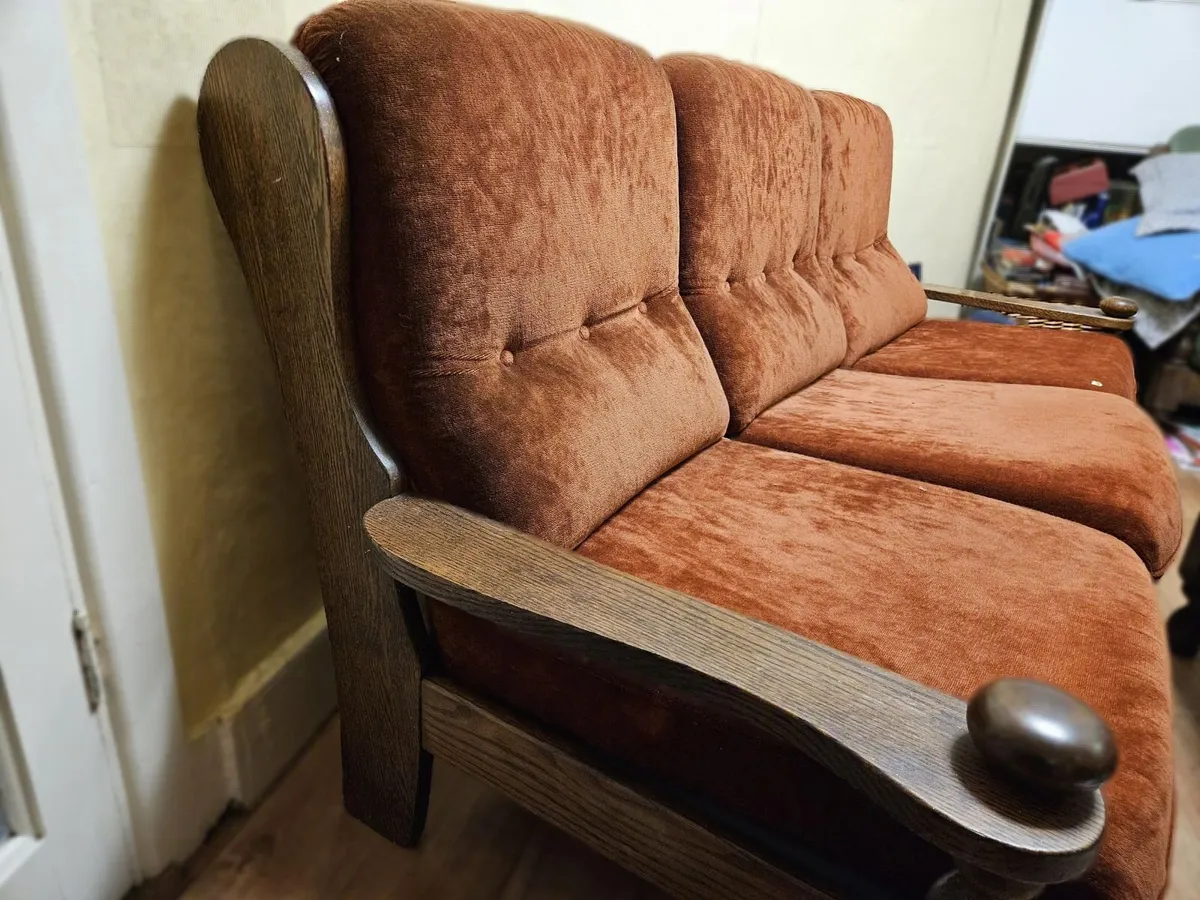 Couch and two chairs - Image 2
